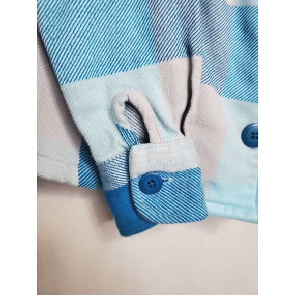 Cabela's Women's Blue and Grey Plaid Button Up Flannel Shacket Farm Chores Cozy - Picture 4 of 8